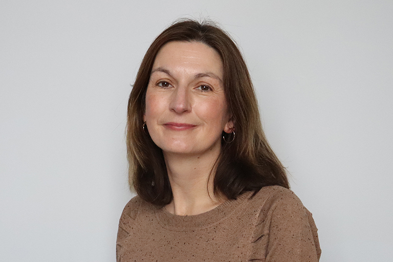 Headshot of Sarah Bartlett.